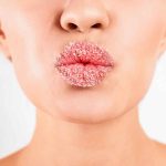 ¿Por qué nadie habla del exfoliante de labios cuando es tan buscando por los consumidores? Descubre todo lo que necesitas saber.